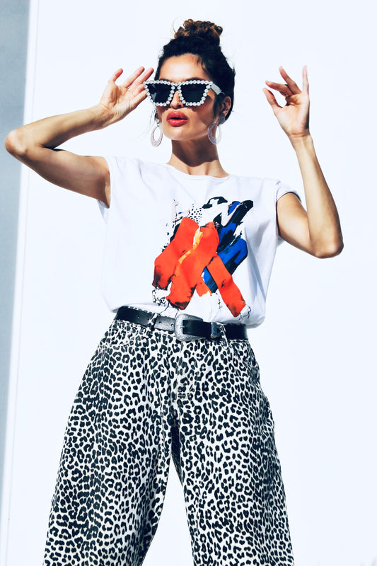 SUNDAY BEST graphic art tee, size 38 *VINTAGE + FOXY FAVE* >> white + fashion girls graphic