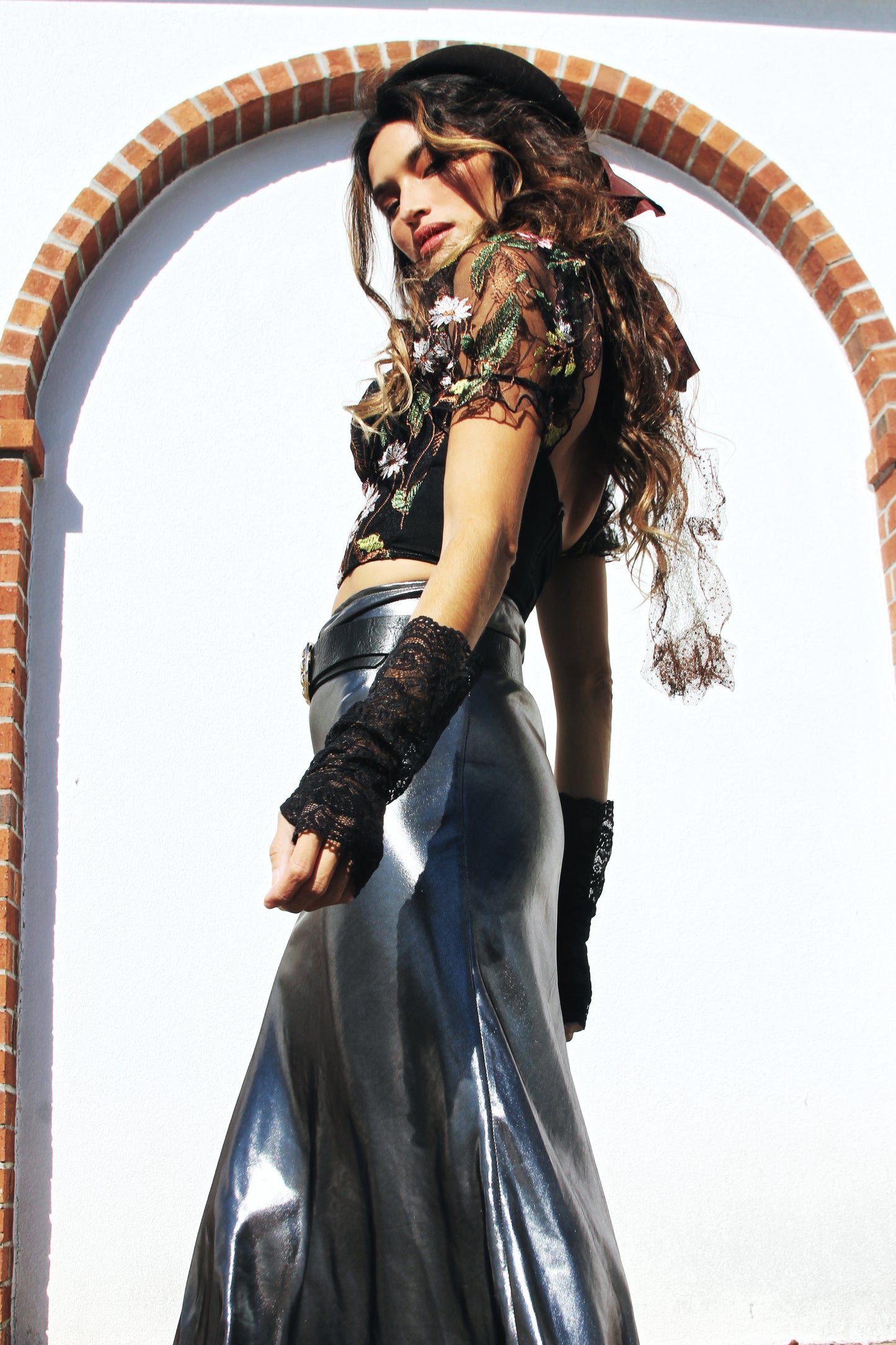 PETAL NOIR sheer puff sleeve bustier, small >> floral stitched applique