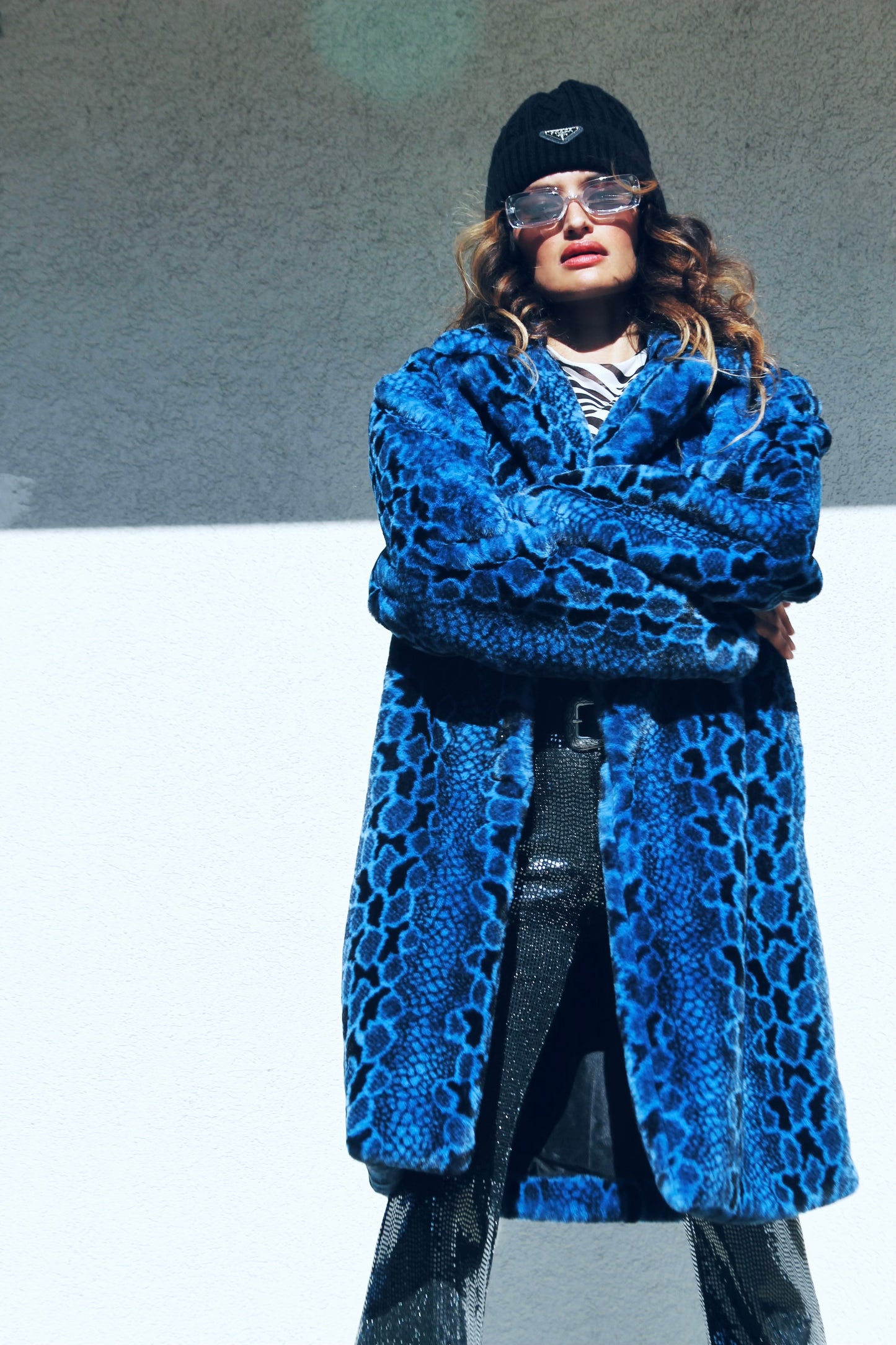 MEDUSA ultra plush + faux snake skin jacket *FOXY FAVE* men’s medium / XL women >> electric blue