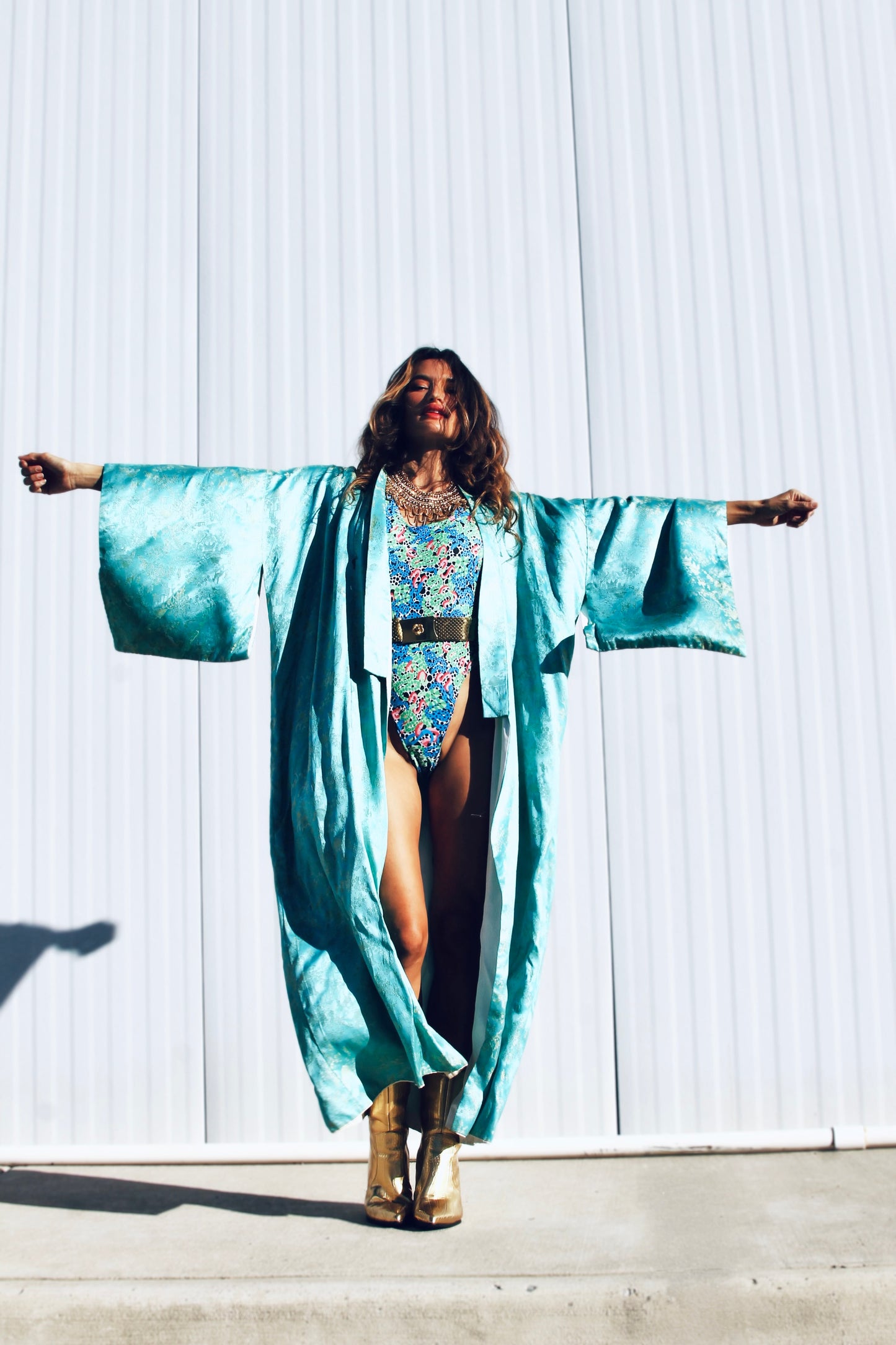 LOOKS CAN KILL custom + TRUE VINTAGE kimono *FOXY FAVE + MADE IN JAPAN* Grown >> turquoise blue + gold stitching