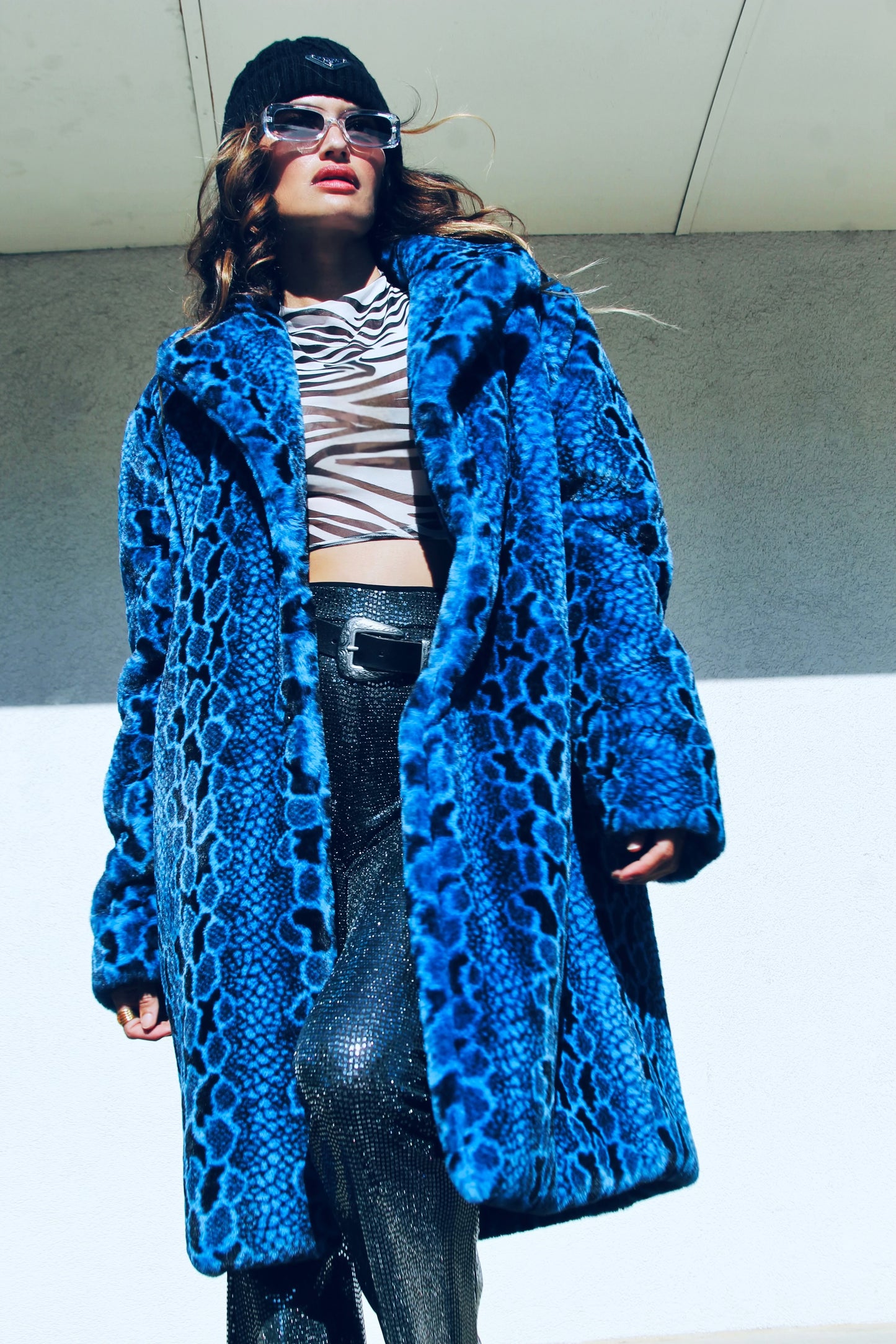 MEDUSA ultra plush + faux snake skin jacket *FOXY FAVE* men’s medium / XL women >> electric blue