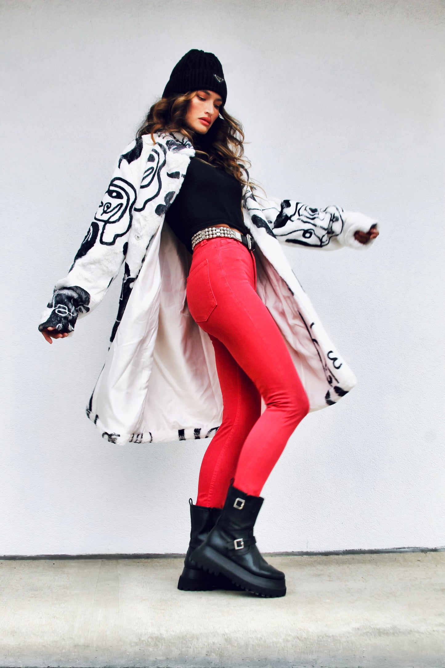 DECO VISAGE super plush + faux fur jacket, size XL>> black + white