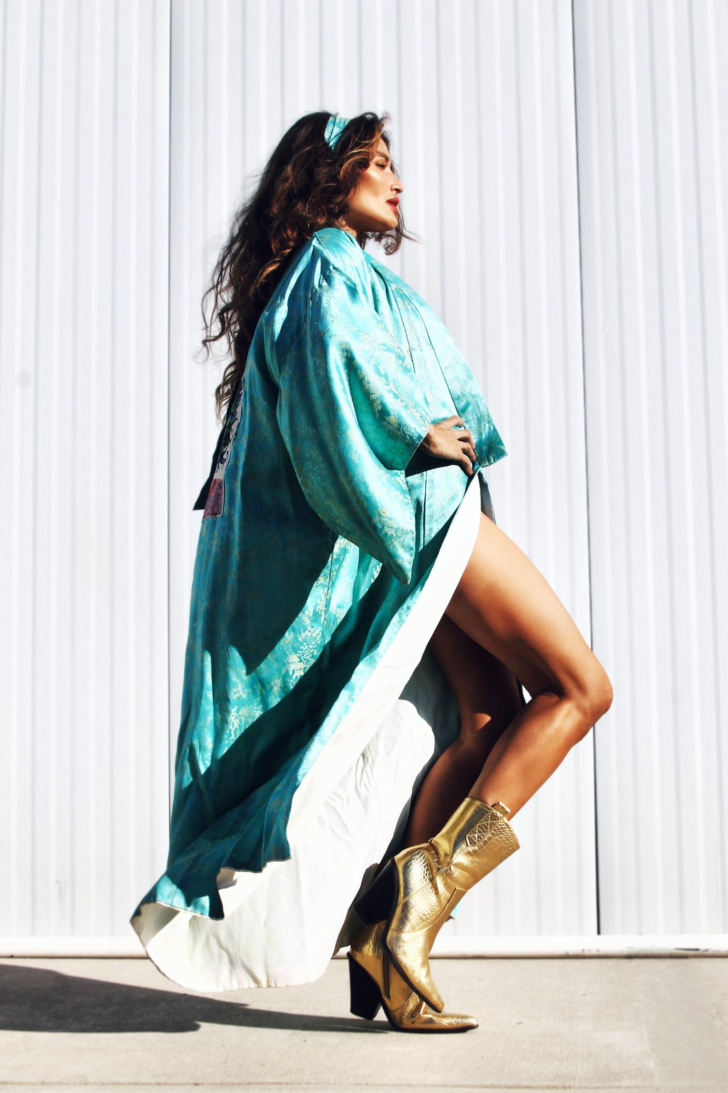 LOOKS CAN KILL custom + TRUE VINTAGE kimono *FOXY FAVE + MADE IN JAPAN* Grown >> turquoise blue + gold stitching